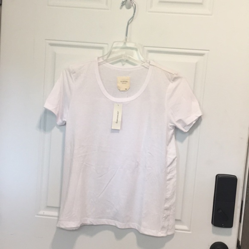 Francesca’s Harper Vintage Tulip Back White tee shirt NWT